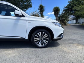 2023 Mitsubishi Outlander | LS 2.4P/CVT 2WD 7 SEAT PETROL  | 29460 | 7