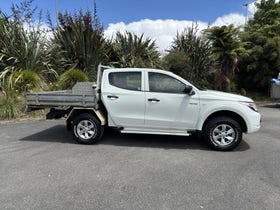 2017 Mitsubishi Triton | DCAB CHASSIS GLX 2.4D/4WD 6Sp Manual 4X4 | 29624 | 3
