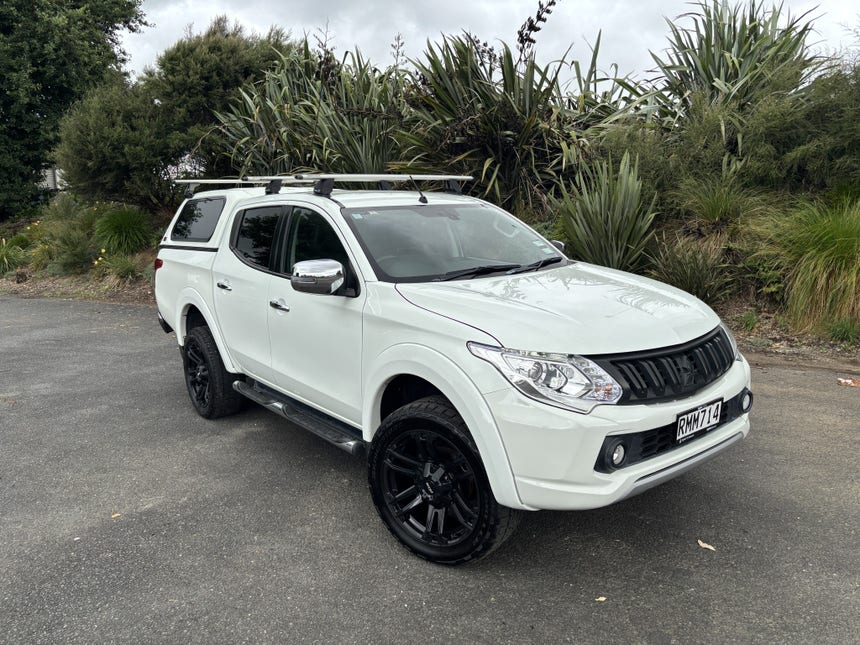 2017 Mitsubishi Triton | D/CAB CH-X 2.4D/4WD DIESEL AUTO LEATHER 4X4 | 29988 | 1