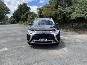 2022 Mitsubishi Outlander | LS 2.4P/CVT 2WD 7 SEAT PETROL SUV | 30528 | 2