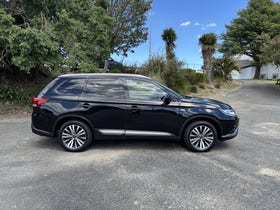 2022 Mitsubishi Outlander | LS 2.4P/CVT 2WD 7 SEAT PETROL SUV | 30528 | 3