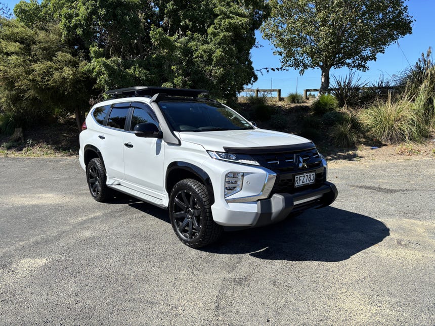 2025 Mitsubishi Pajero Sport | VRXB 2.4D/4WD/8AT 7 SEAT DIESEL 4X4 | 30562 | 1