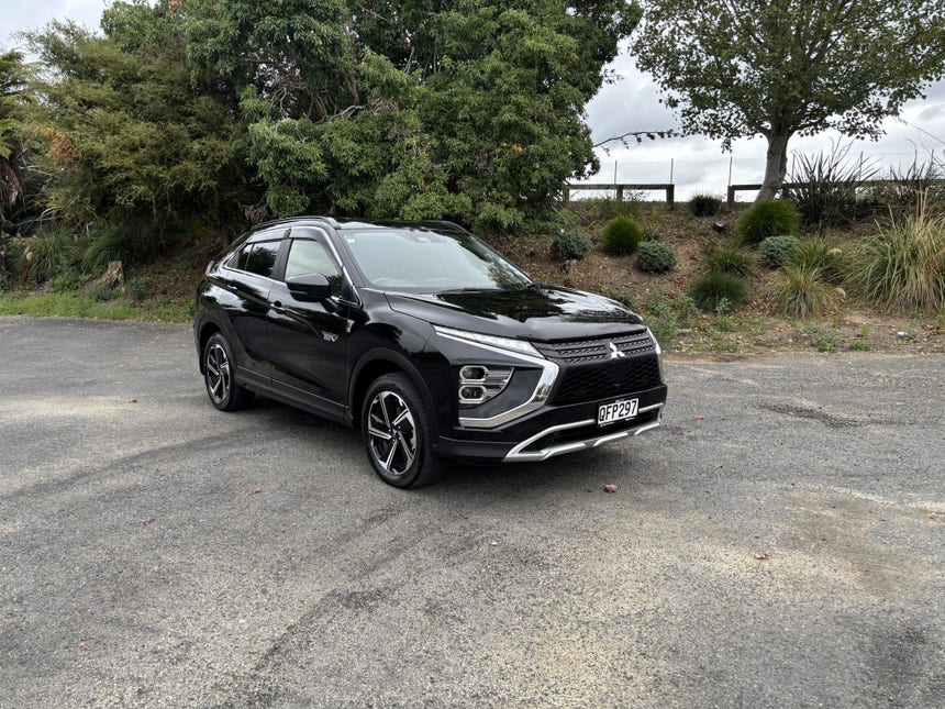 2023 Mitsubishi Eclipse Cross | XLS PHEV/4WD/AT AUTO AWD HYBRID with PLUG IN | 30873 | 1
