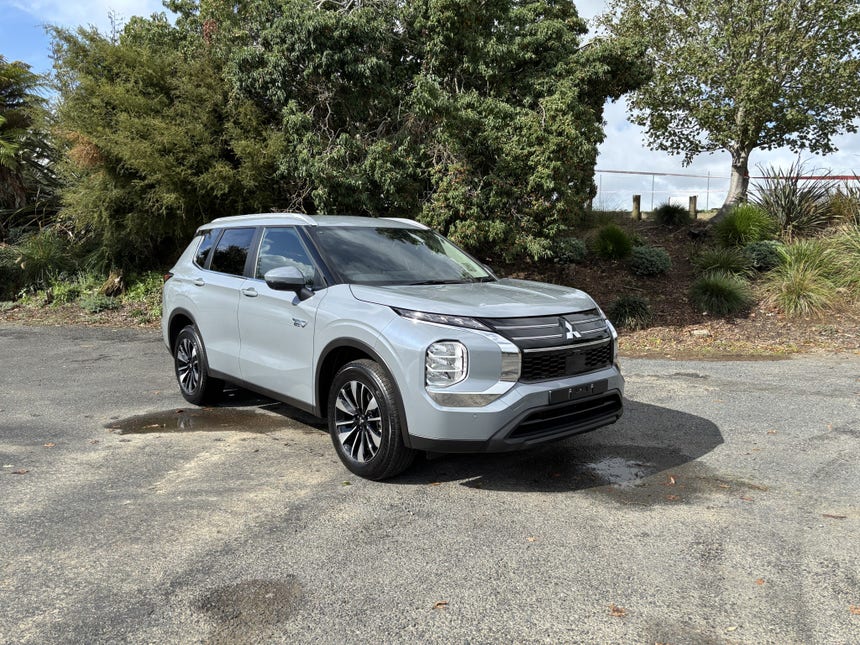 2026 Mitsubishi Outlander | LS PHEV/4WD/AT AUTO PETROL HYBRID PLUG IN | 31134 | 1