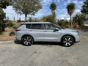 2025 Mitsubishi Outlander | XLS 2.5P/4WD/CVT AUTO 7 SEAT AWD PETROL | 31256 | 2