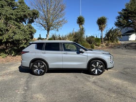 2025 Mitsubishi Outlander | XLS 2.5P/CVT 2WD 7 SEAT AUOT PETROL | 31598 | 3