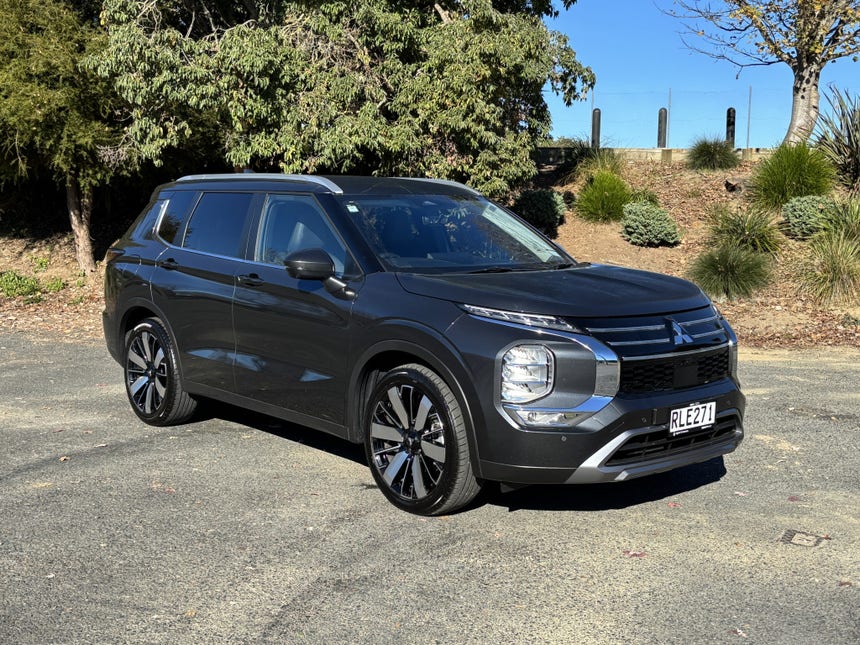 2025 Mitsubishi Outlander | XLS 2.5P 4WD CVT 7 SEAT AWD PETROL AUTO | 31746 | 1
