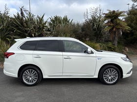 2021 Mitsubishi Outlander | VRX PHEV 4WD AUTO 5 SEAT PLUG IN HYBRID PETROL | 32400 | 3