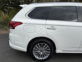 2021 Mitsubishi Outlander | VRX PHEV 4WD AUTO 5 SEAT PLUG IN HYBRID PETROL | 32400 | 7
