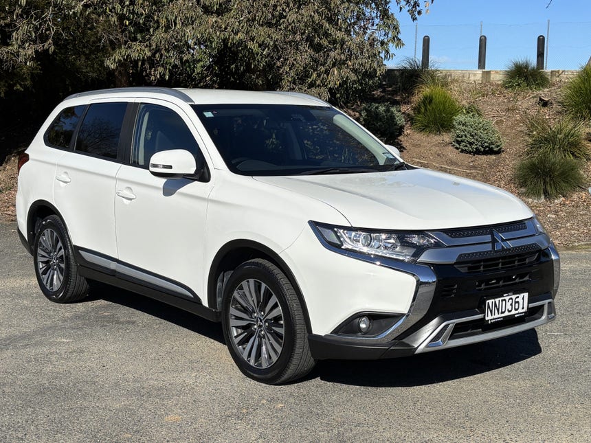 2021 Mitsubishi Outlander | XLS 2.4 PETROL 4WD AUTO CVT 7 SEAT AWD | 32680 | 1