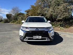 2021 Mitsubishi Outlander | XLS 2.4 PETROL 4WD AUTO CVT 7 SEAT AWD | 32680 | 2