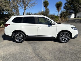 2021 Mitsubishi Outlander | XLS 2.4 PETROL 4WD AUTO CVT 7 SEAT AWD | 32680 | 4