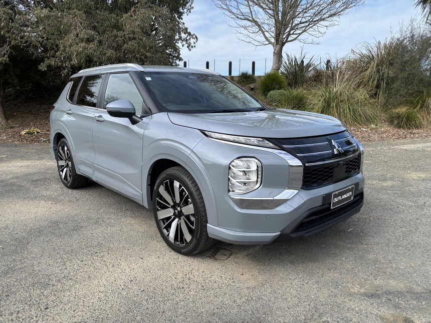 2026 Mitsubishi Outlander | LS 2.5P/CVT PETROL AUTO 5 DOOR | 32876 | 1