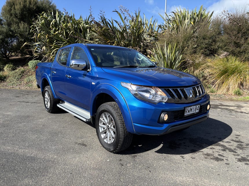 2017 Mitsubishi Triton | DC GLXR 4X4 6SP MANUAL 2.4D/4WD DIESEL TURBO | 32942 | 1