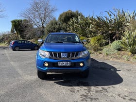 2017 Mitsubishi Triton | DC GLXR 4X4 6SP MANUAL 2.4D/4WD DIESEL TURBO | 32942 | 2