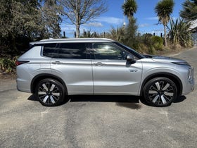 2025 Mitsubishi Outlander | VRX PHEV/4WD/AT AUTO 7 SEAT PETROL PLUG IN HYBRID | 33172 | 4