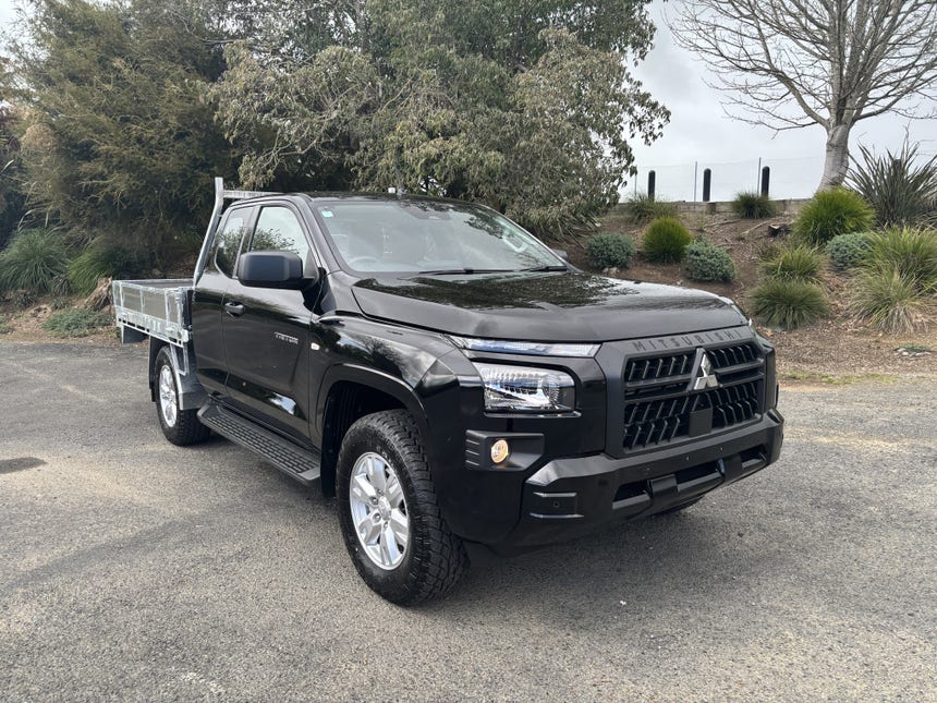 2026 Mitsubishi Triton | CC CHASSIS GLX 4WD 6AT 2.4 CLUB CAB 4X4 FLAT DECK | 33381 | 1