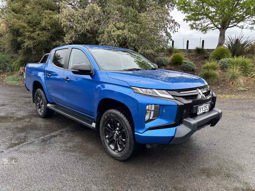 2023 Mitsubishi Triton | DC GLSB 4WD 6AT 2.4D | 33693 | 1