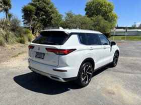 2024 Mitsubishi Outlander | XLS 2.5P/4WD/CVT | 33701 | 3