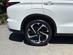 2024 Mitsubishi Outlander | XLS 2.5P/4WD/CVT | 33701 | 5