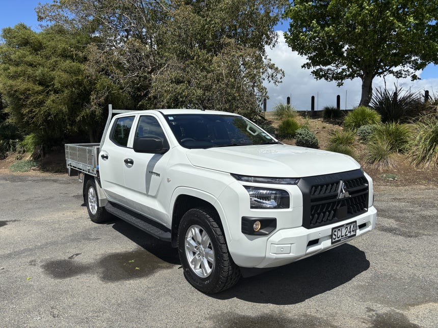 2024 Mitsubishi Triton | DC C GLX 4WD 6AT 2.4 | 33738 | 1