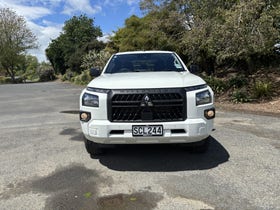 2024 Mitsubishi Triton | DC C GLX 4WD 6AT 2.4 | 33738 | 2