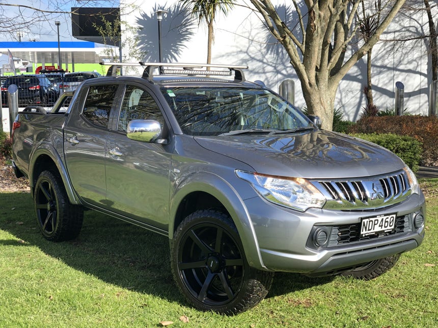 2016 Mitsubishi Triton | GLXR 2.4 Diesel 5sp AUTO GLX-R 4X2 D/CAB | 15217 | 1