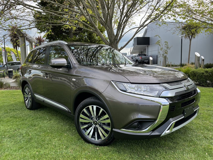 2022 Mitsubishi Outlander | LS 2.4 Petrol Auto 7 Seat SUV CVT 2WD | 16216 | 1