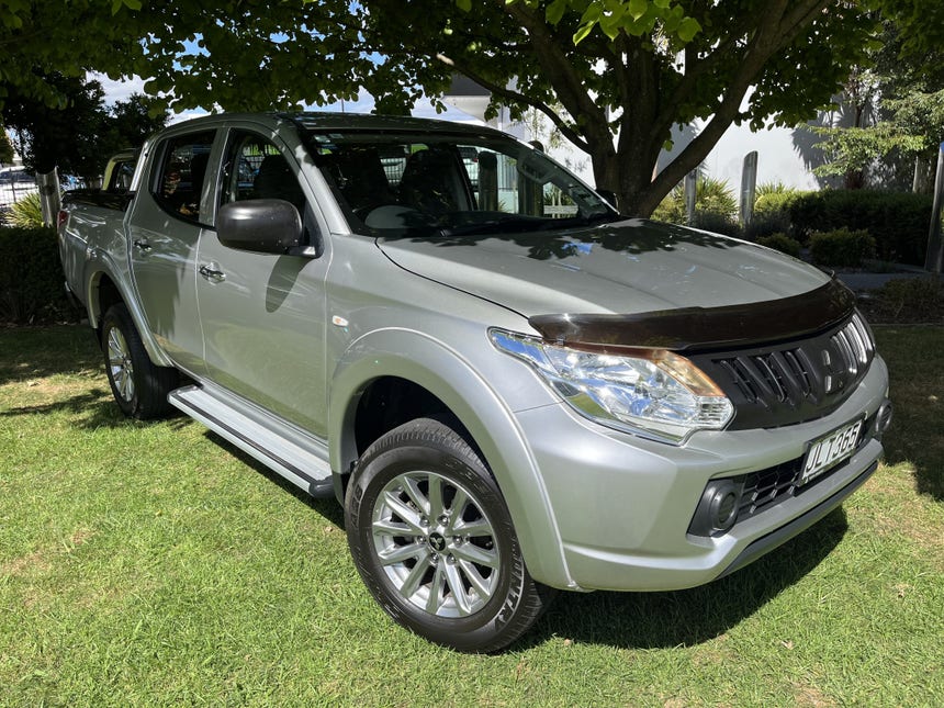 2015 Mitsubishi Triton | D/CAB GLXR 2.4D/5AT AUTO TURBO DIESEL | 17030 | 1