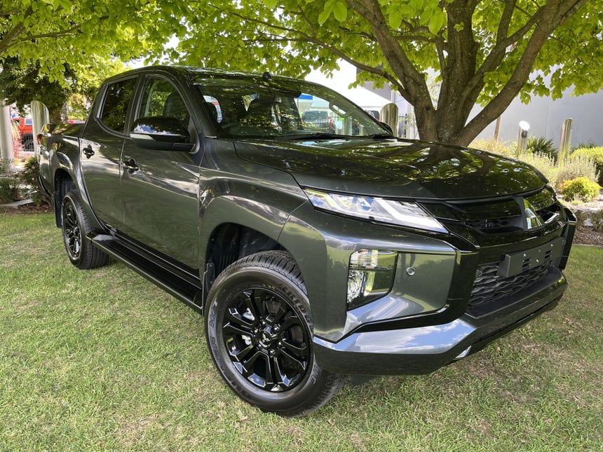 2022 Mitsubishi Triton | DC VRXB 6AT 2.4D AUTO Black Edition | 17366 | 1