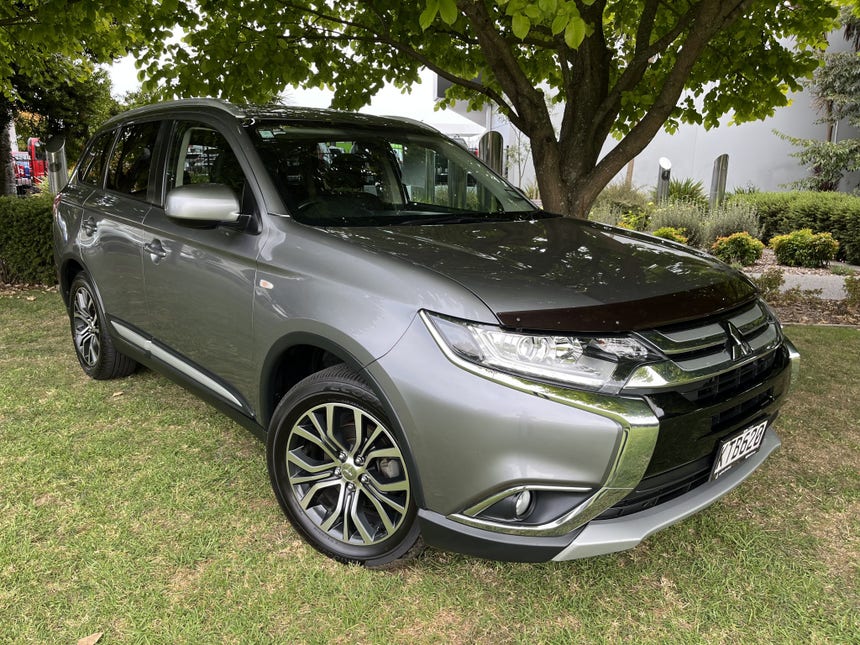 2017 Mitsubishi Outlander | LS 2.4P/4WD/CVT 7 SEAT SUV 5 DOOR | 17507 | 1