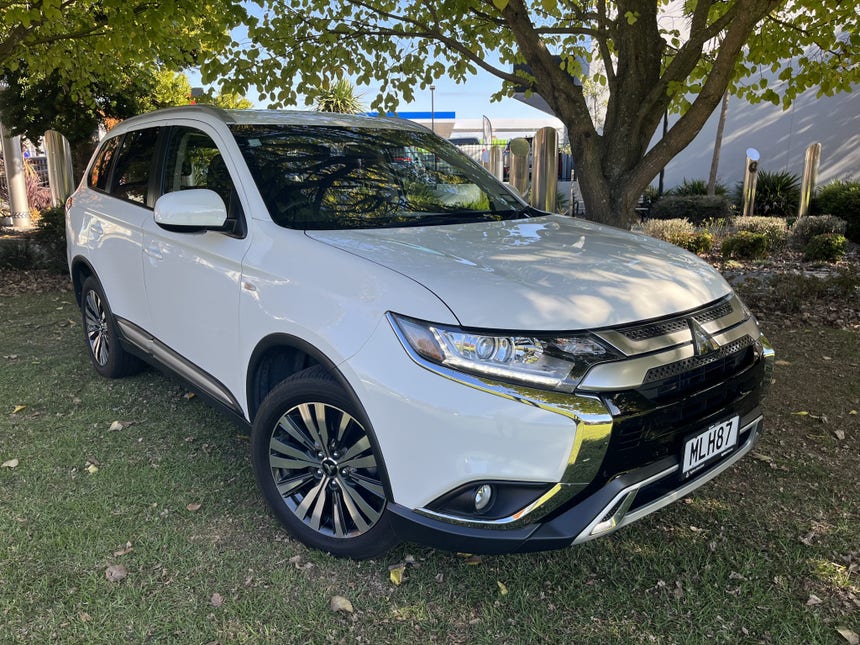 2019 Mitsubishi Outlander | LS 2.4P/4WD/CVT 7 SEAT AWD | 18132 | 1