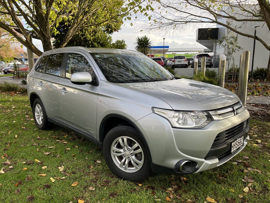 2014 Mitsubishi Outlander | LS 2.0P/CVT/SW/5DR/5 DOOR SUV | 17901 | 1