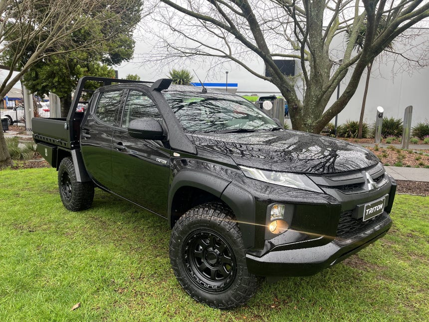 2023 Mitsubishi Triton | DC C GLX 4WD 6AT 2.4 Turbo DIESEL AUTO 4X4 | 18918 | 1
