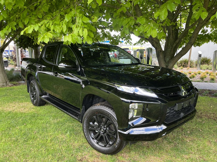 2023 Mitsubishi Triton | GSR 4WD DC 6AT 2.4D AUTO 4X4 | 19743 | 1