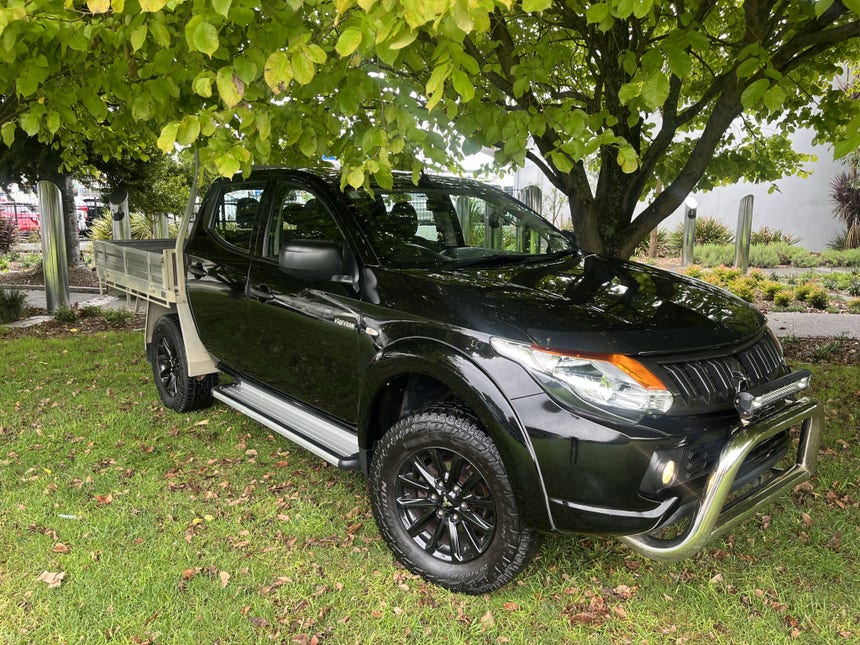 2018 Mitsubishi Triton | DC CHASSIS GLX 4WD 5AT 2.4 AUTO FLAT DECK 4X4 | 20128 | 1