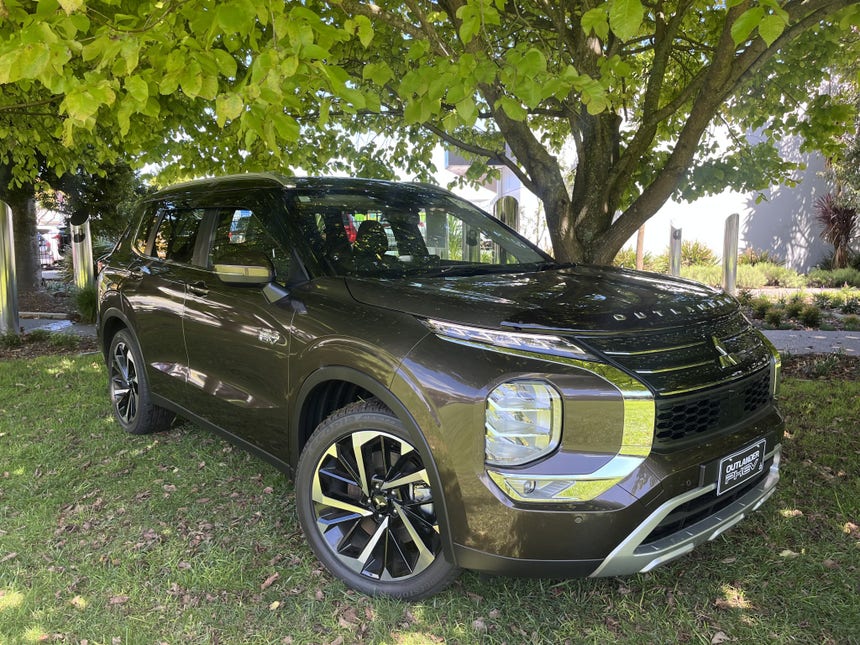 2023 Mitsubishi Outlander | XLS PHEV/4WD/AUTO 7 SEAT Plug-in Hybrid | 20259 | 1