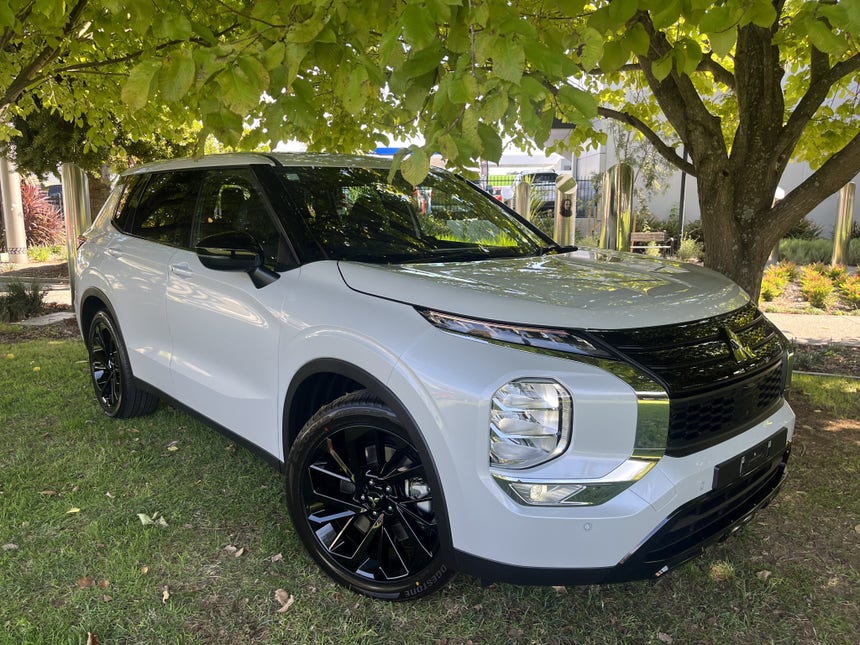 2023 Mitsubishi Outlander | SPORT 2.5P/4WD/CVT AUTO 7 SEAT Black Edition | 20271 | 1