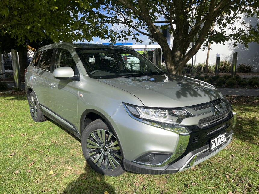 2022 Mitsubishi Outlander | LS 2.4P/CVT 2WD 7 SEAT PETROL SUV | 20545 | 1