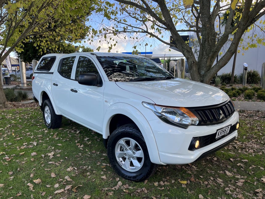 2017 Mitsubishi Triton | D/CAB GLX 2.4D/4WD 6sp Manual 4X4 | 20951 | 1