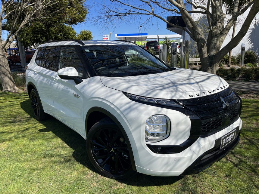 2023 Mitsubishi Outlander | VRX PHEV/4WD/AT 7 SEAT AUTO SUV Plug In | 21679 | 1