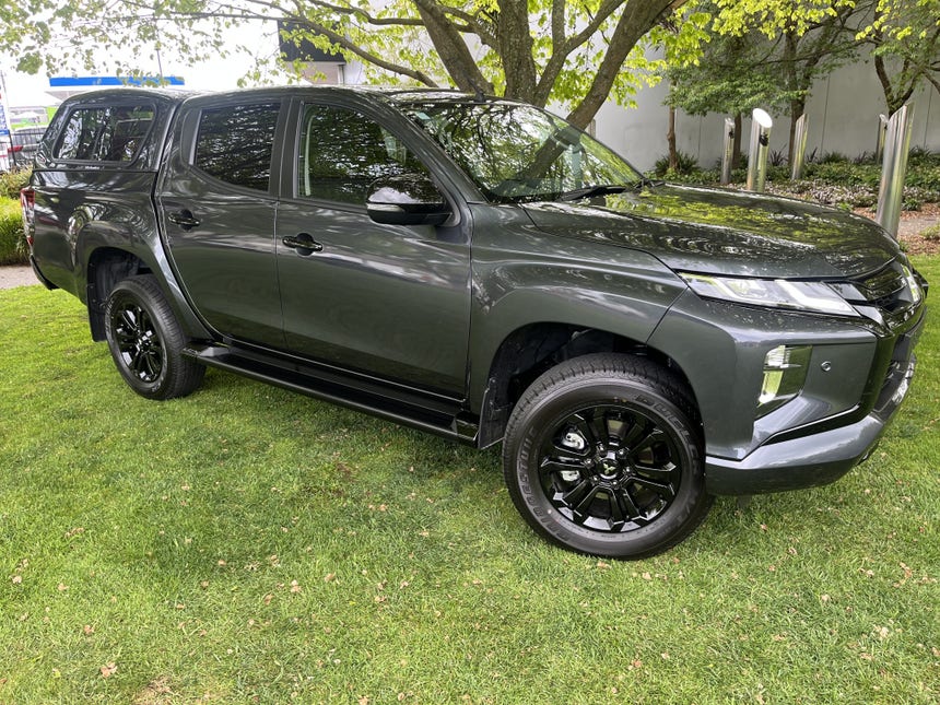 2024 Mitsubishi Triton | DC GSR 4WD 6AT 2.4D AUTO 4X4 | 22433 | 1