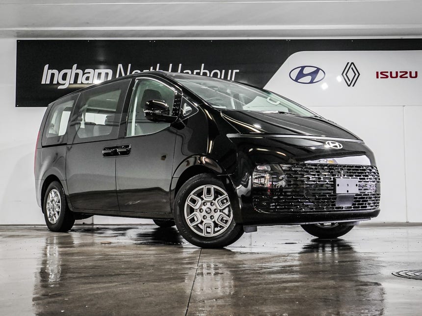 2025 Hyundai Staria | 2.2DT/8AT | 27596 | 1
