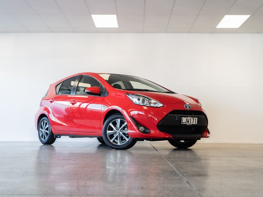 2018 Toyota Prius | SX 1.5PH/CVT | 17713 | 1