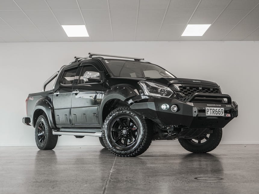 2017 Isuzu D-MAX | LS DC 3.0D/4WD/6AT | 20290 | 1