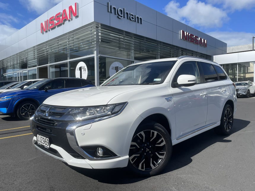 2015 Mitsubishi Outlander | XLS 2.0PHEV/4WD | 23157 | 1