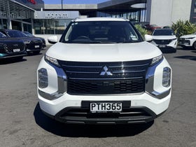 2023 Mitsubishi Outlander | LS PHEV 4WD  | 29093 | 3