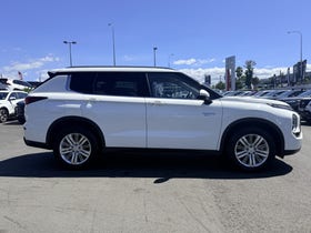 2023 Mitsubishi Outlander | LS PHEV 4WD  | 29093 | 5