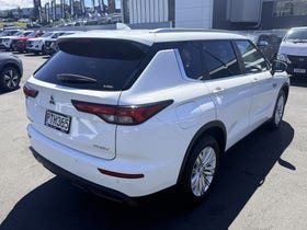 2023 Mitsubishi Outlander | LS PHEV 4WD  | 29093 | 6