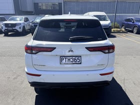 2023 Mitsubishi Outlander | LS PHEV 4WD  | 29093 | 7
